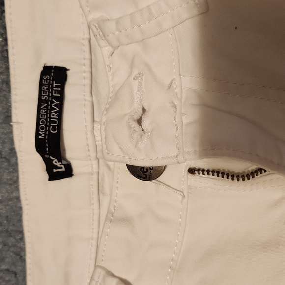 LEE white ankle length like Capri pants - Picture 4 of 5
